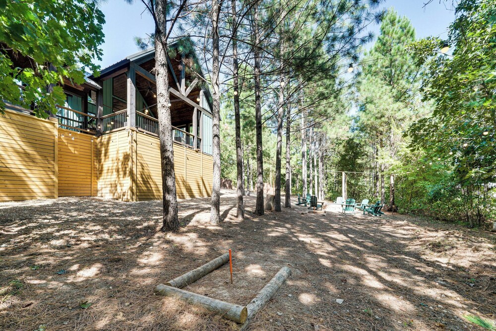 Broken Bow Home w/ Hot Tub, Game Room & EV Charger view 3