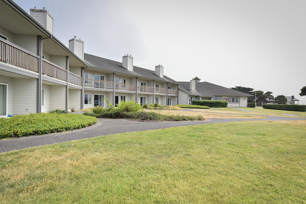 Sunset Oceanfront Lodging