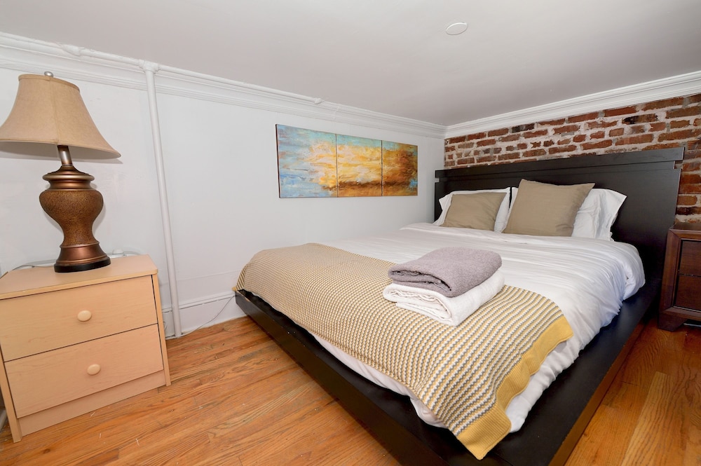 Charming 3-bedroom Apartment in Midtown West