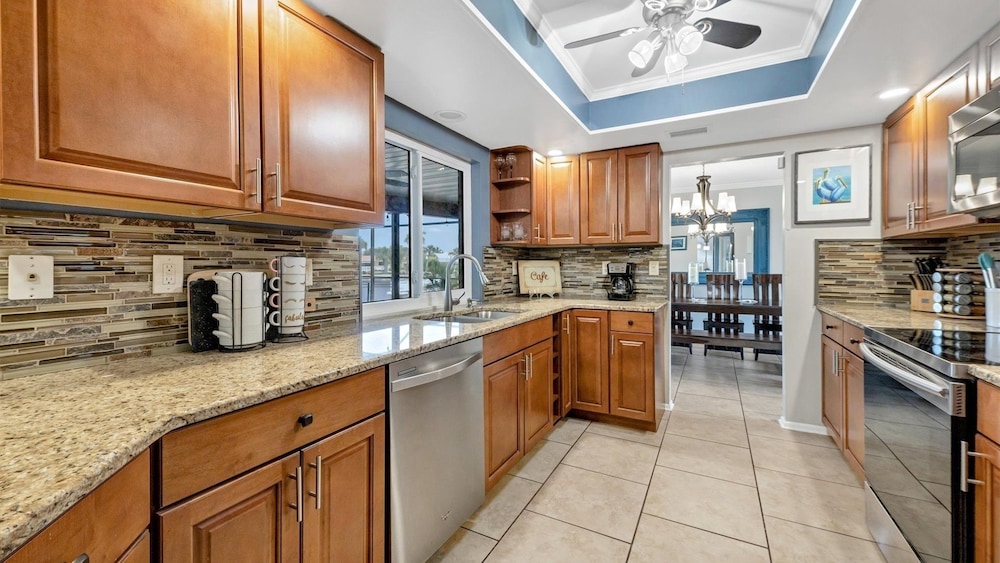The Canal House Of Punta Gorda Isles, Pool, Pet Friendly, Kayaks, Bikes 3 Bedroom Home