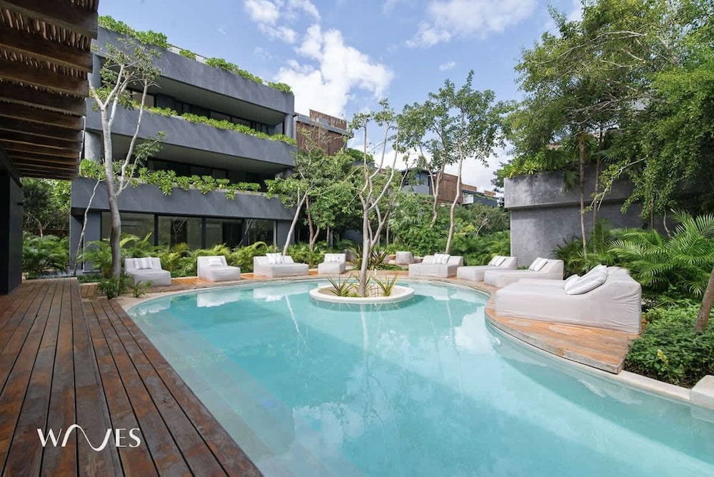 2BR w Private Pool - Steps Away From the Beach