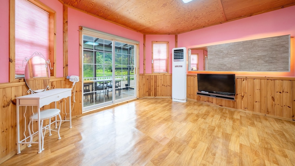 Chuncheon Namiseom pet Friendly Pension