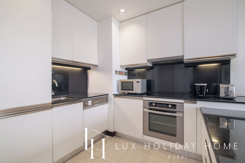 LUX The JW Marina Suite 4