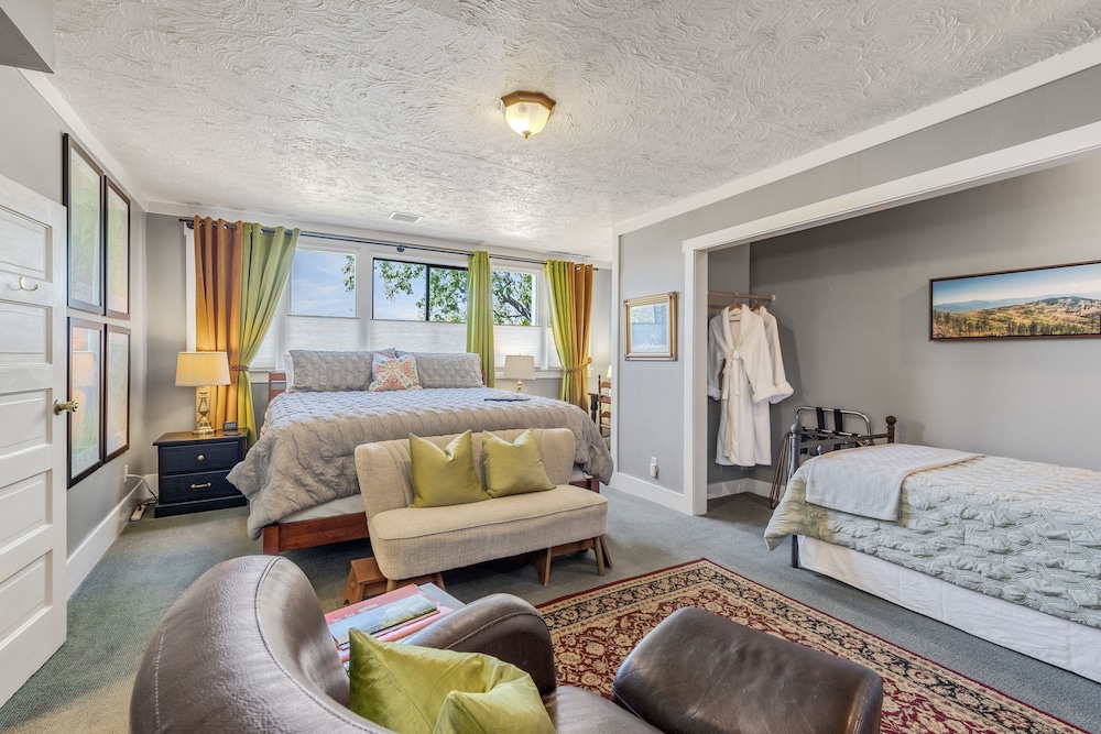 Ashland Vacations - Oak Hill Bed Breakfast - Property Image 60