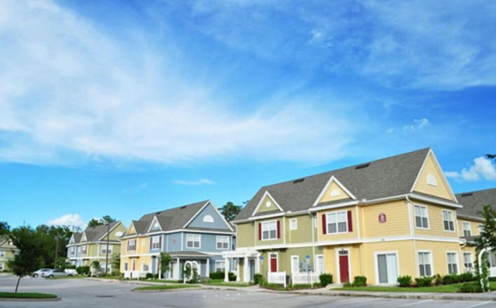 Villas at Seven Dwarfs Lane #1 - 4 Bed 3 Baths Townhome