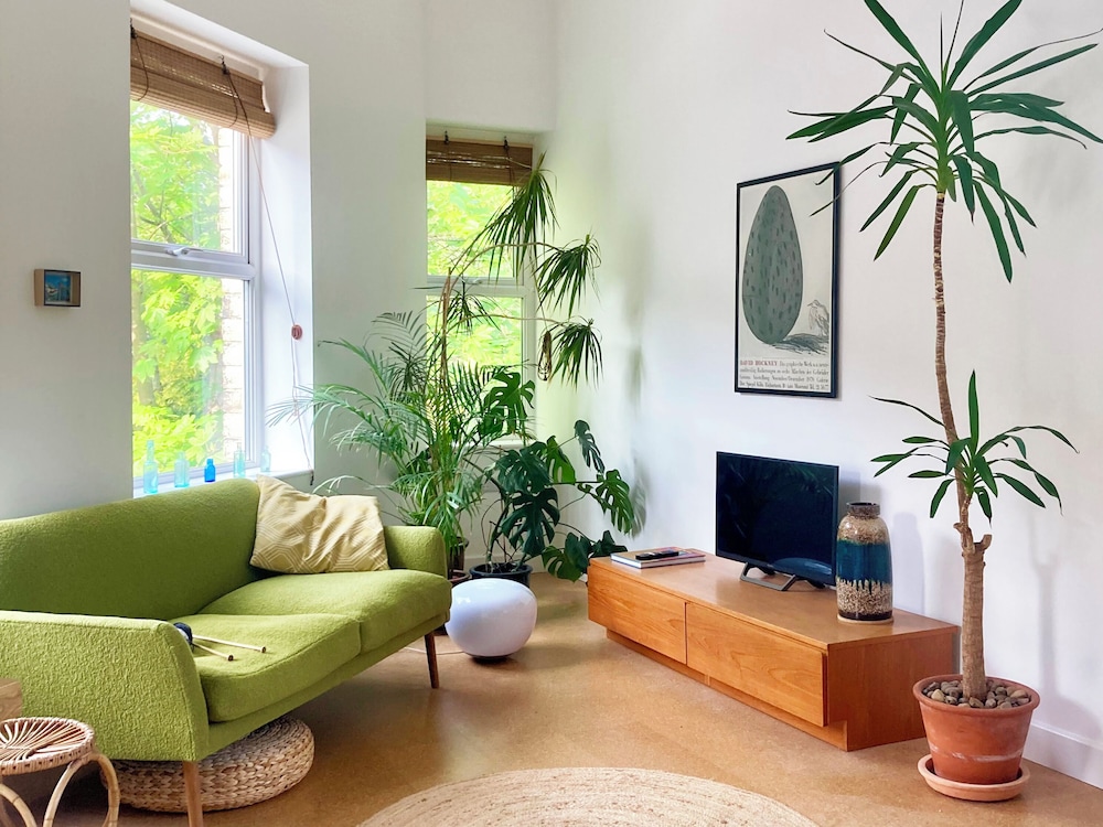 The Old Riverside School House Apt 3