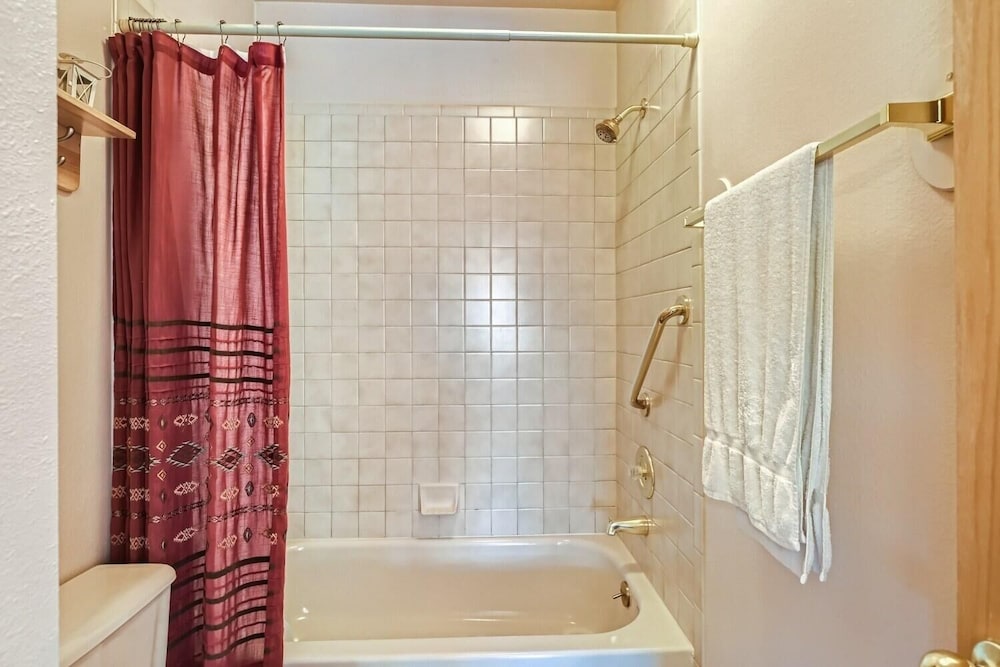 Lake Forest 201f 2 Bedroom Condo by RedAwning