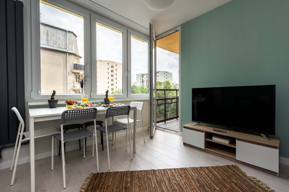 Warsaw Concierge Silver Apartment view 3