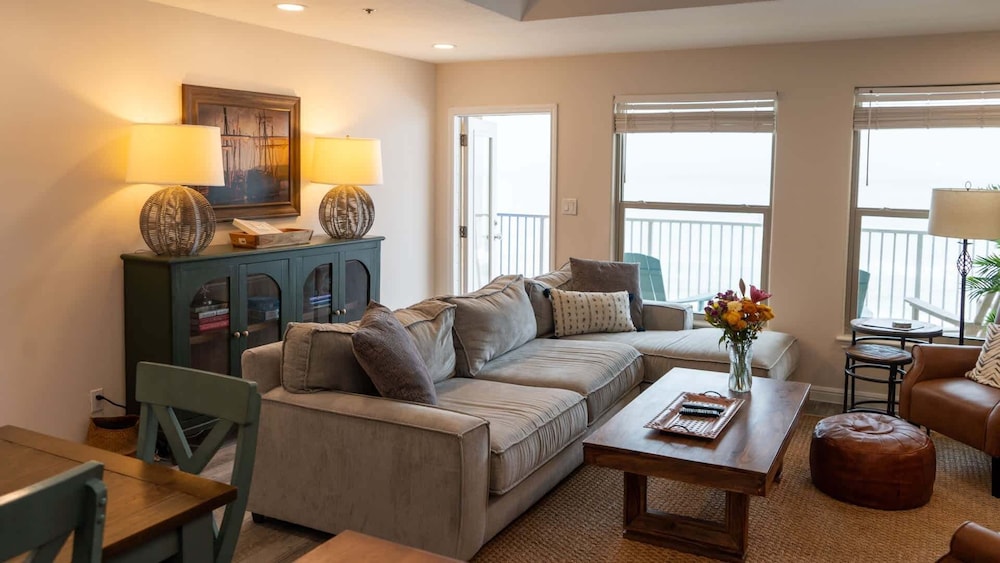 Penthouse Beachfront Views Renovated 4 Bedroom Condo