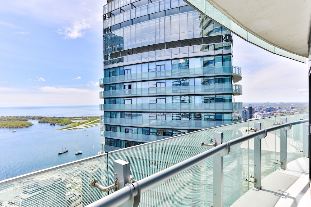 Exquisite 55th Floor 2 Bed 2 Bath Parking-0