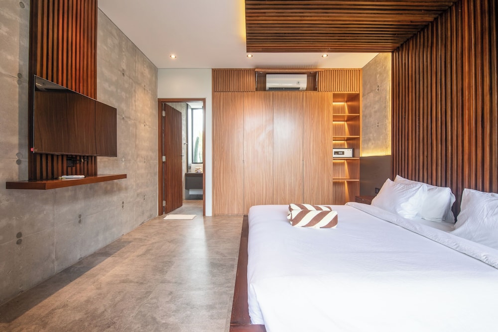 Robyn s Villa New Modern 4 BR Villa Canggu