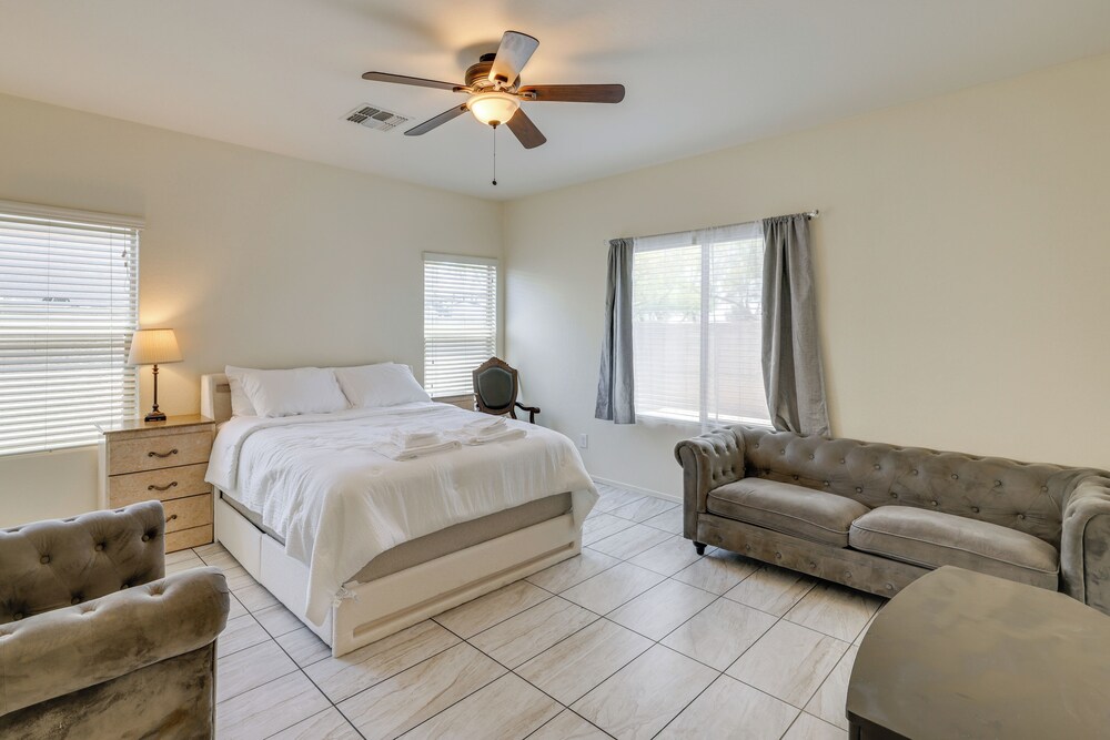 7 Mi to Dtwn: Spacious Stay in Phoenix!
