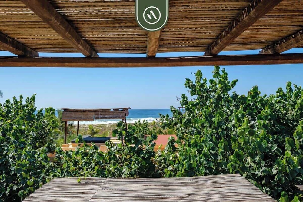 Stunning Two-bedroom Ocean View House - Mazul