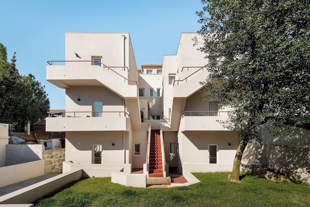 Acm002 Bombarda Homes, Pet Friendly Garden House