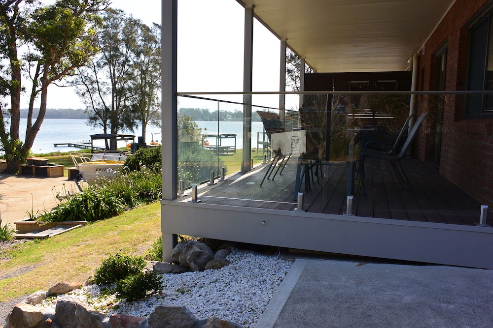 Dungowan Waterfront Apartments