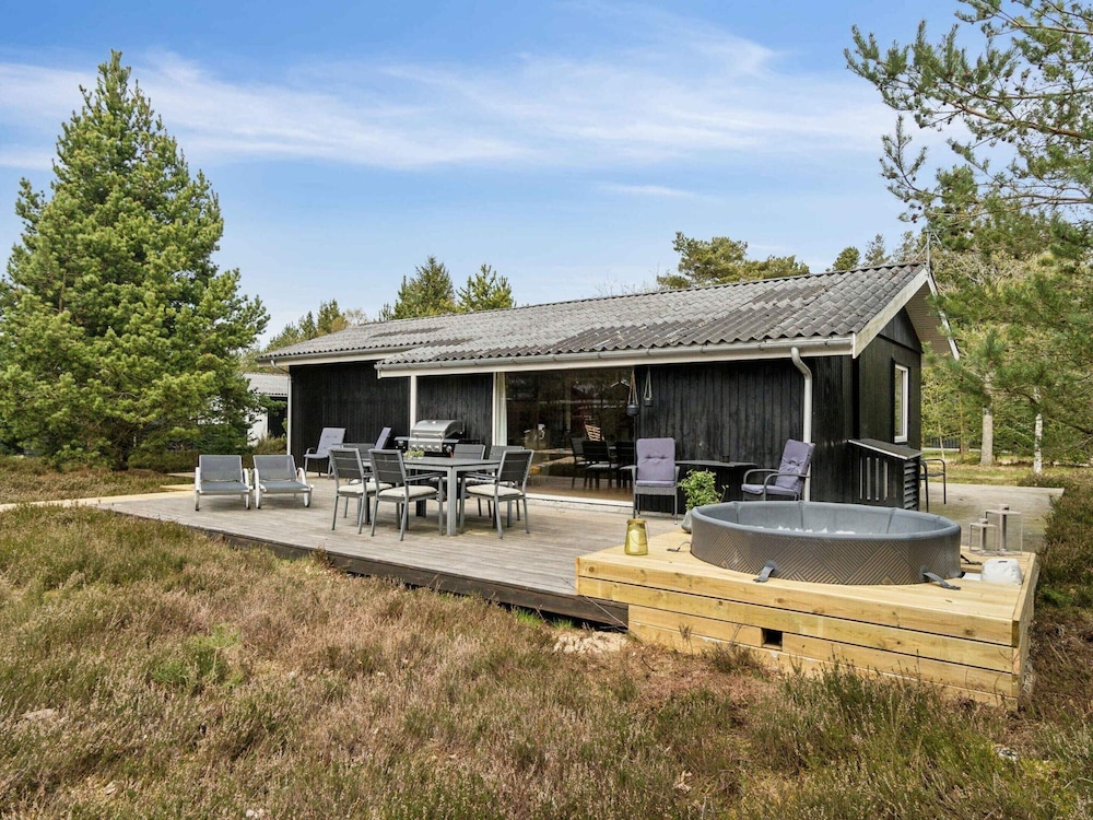5 Star Holiday Home in Hals