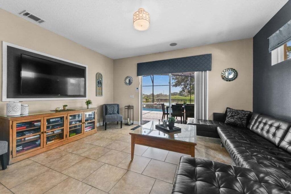 Spacious 5-Bedroom Resort Pool Home with Lake View 5 Villa