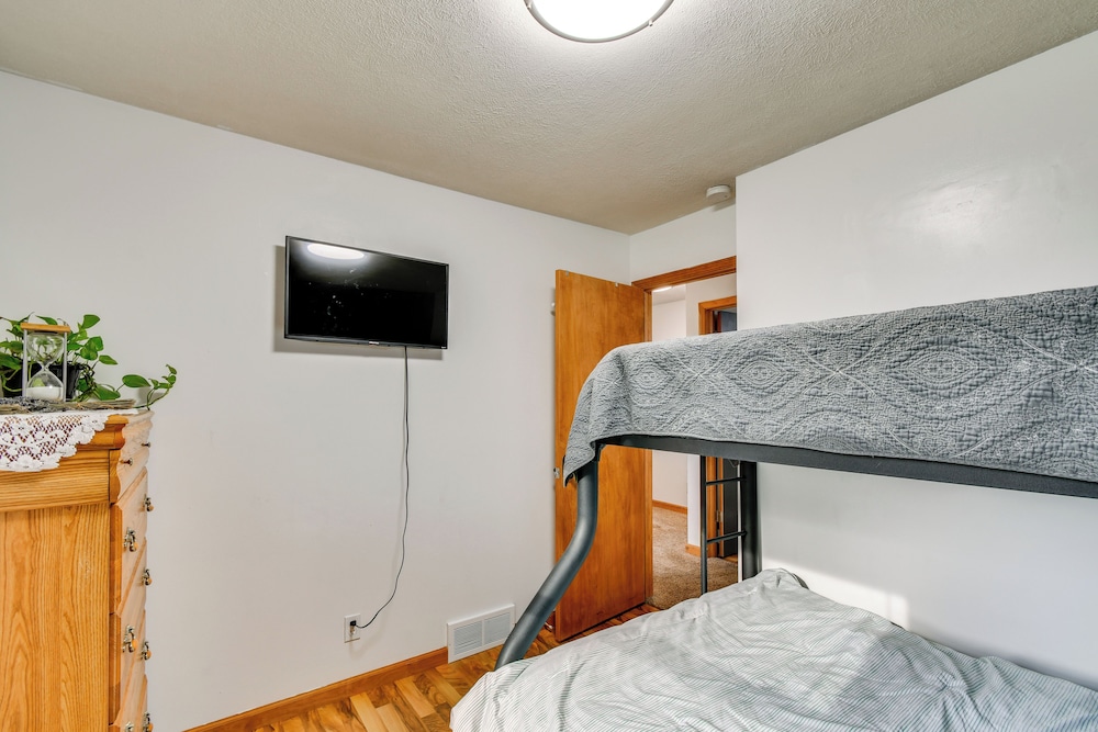 2 Mi to Turtle Creek Casino: Home w/ Game Room!