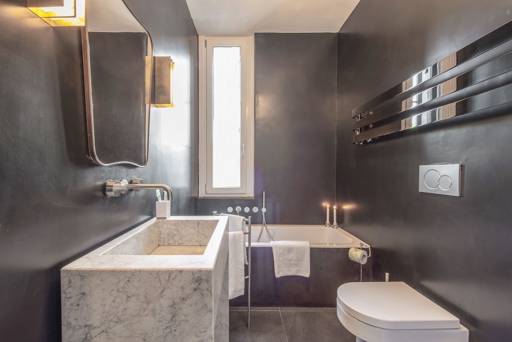 Milan Royal Suites & Luxury Apartments