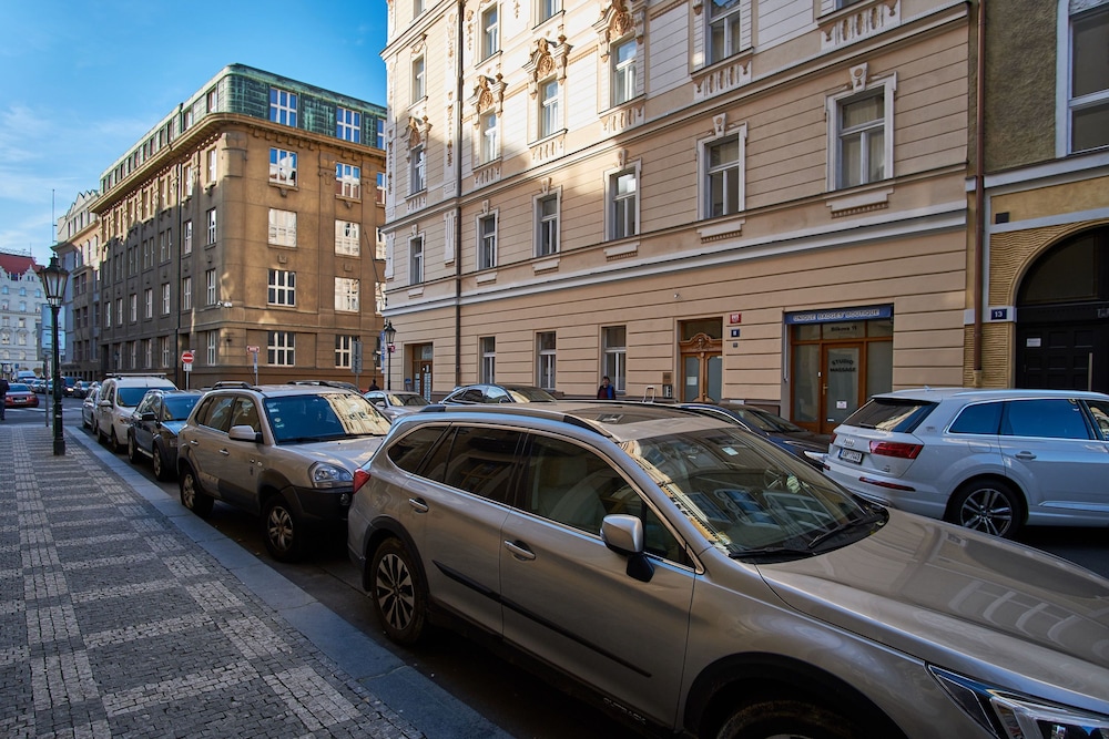 Presidential Apartment In The Old Town Square