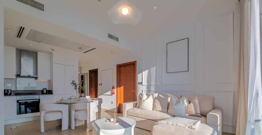 LUX The Marina Gate Sea View Suite 2