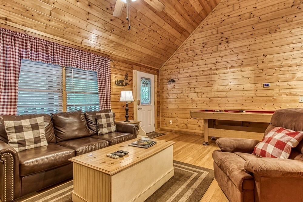 Little Slice Of Heaven -1br 1ba Close To Town And Resort Amenities 1 Bedroom Cabin by RedAwning view 3