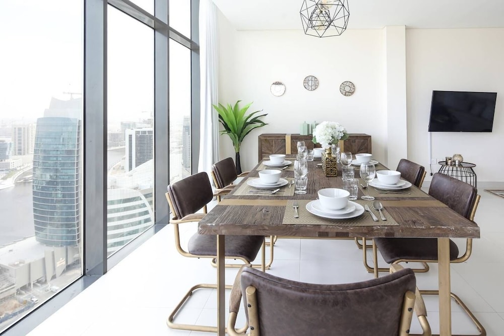 Superior + Luxurious 3BR - Sleeping 8! New!