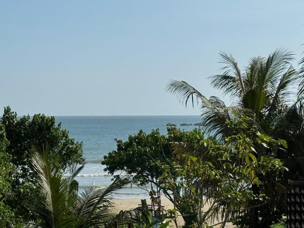 Room in Villa - Surf 247 Weligama Hotel