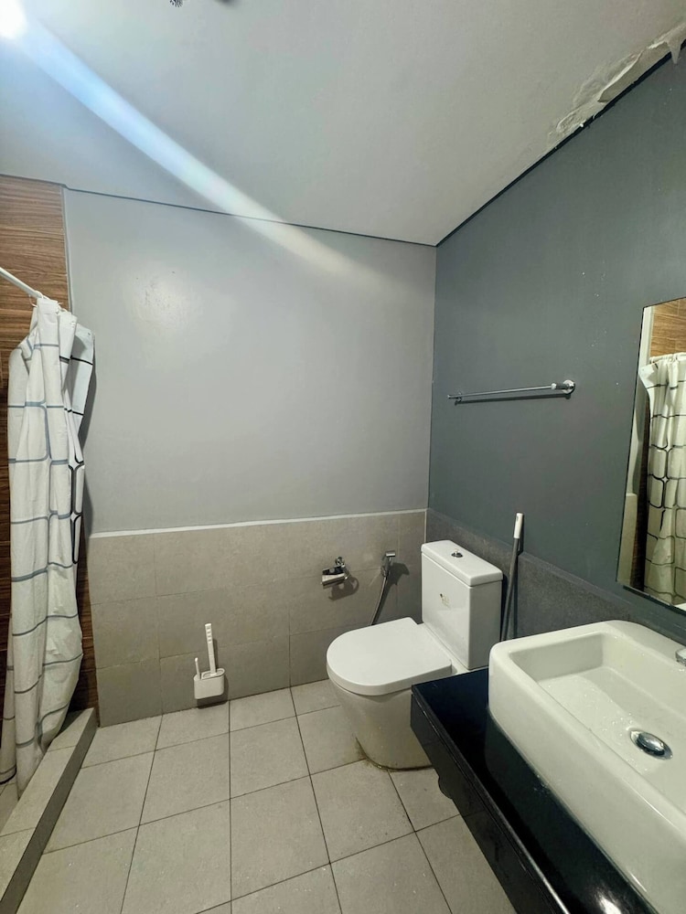 Radiance Manila bay 2 br & 3 bath