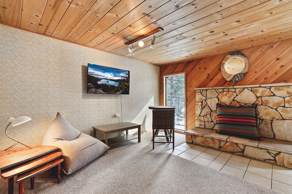 Tahoe Forest Chalet 3BR House w/ Mountain Views view 5