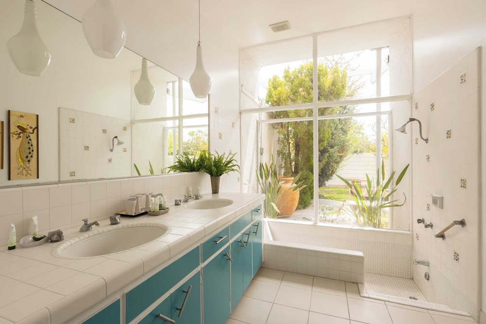 The Monkey Tree Hotel Buyout by Avantstay Entire Hotel Buyout! Funky Rooms w/ Modern Amenities!