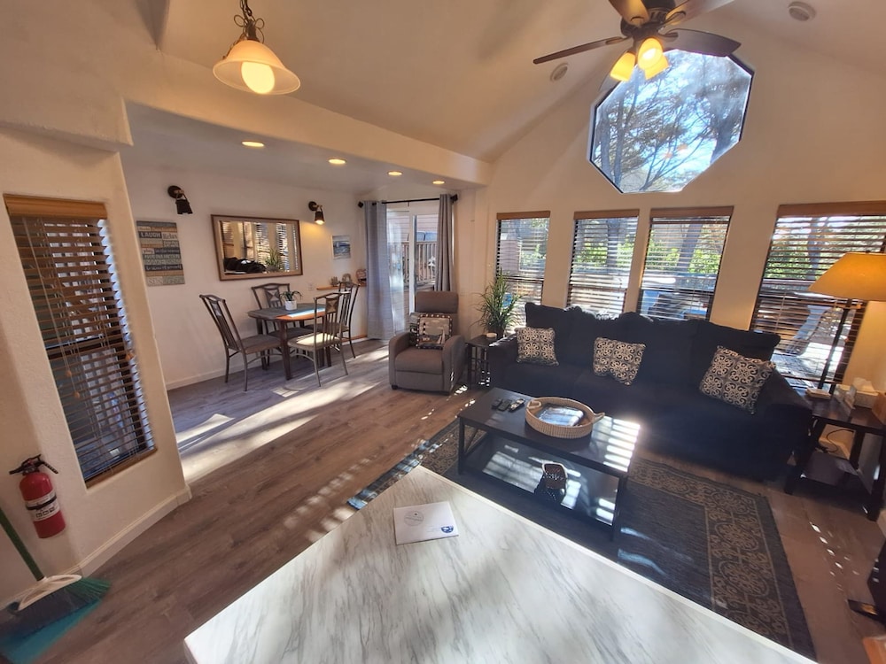 Oceanview Cabin 19 Jacuzzi Large Deck w Seating
