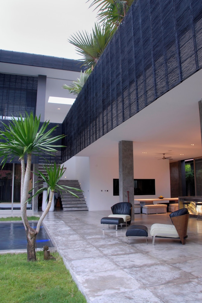 Modern 4BD Villa with Pool in Seminyak