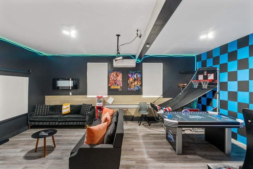 Ultimate Poconos Family Escape! Games, Firepit, Theater Vibes & More