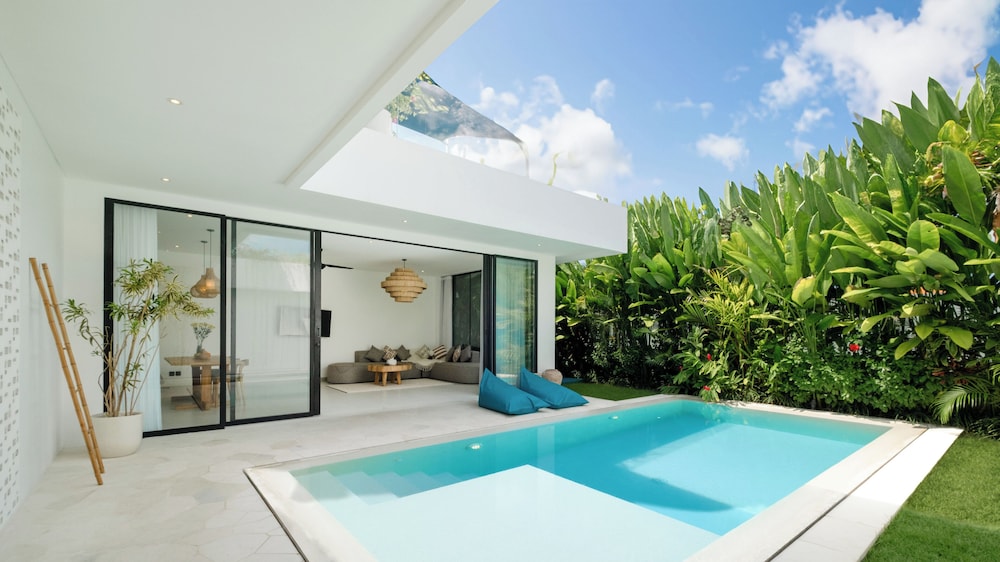 Loona Palm Villas by Villa Finder