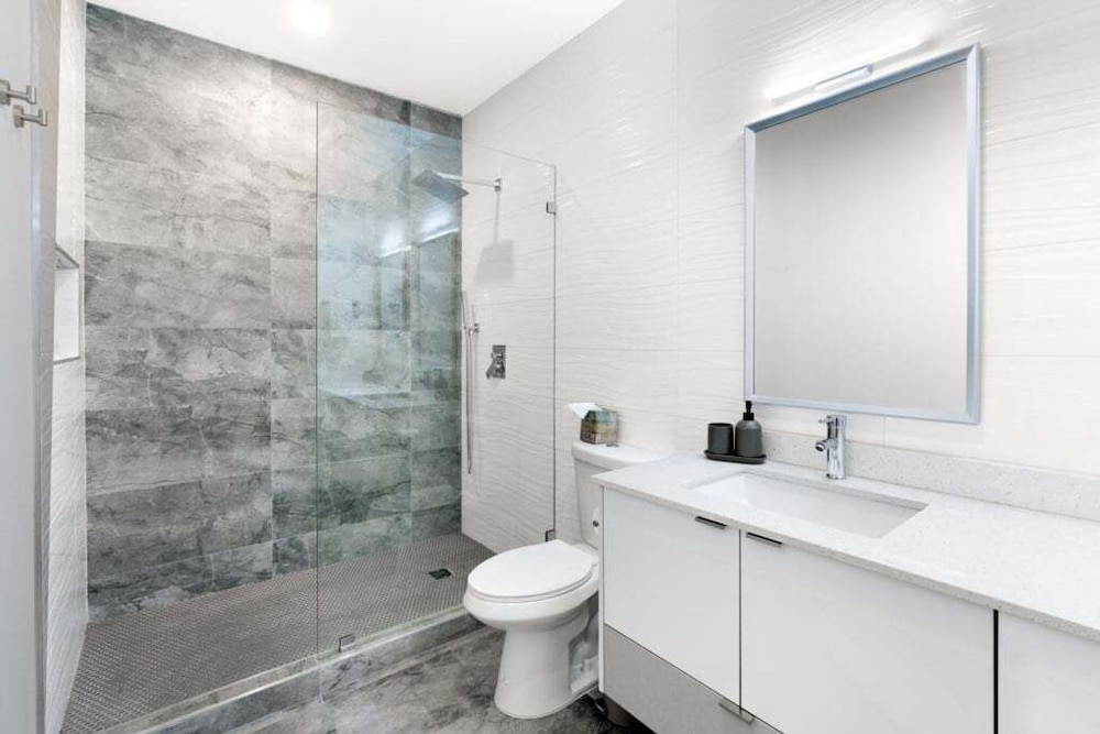 Golden Fox Downtown Pool House 3 Bedroom Home