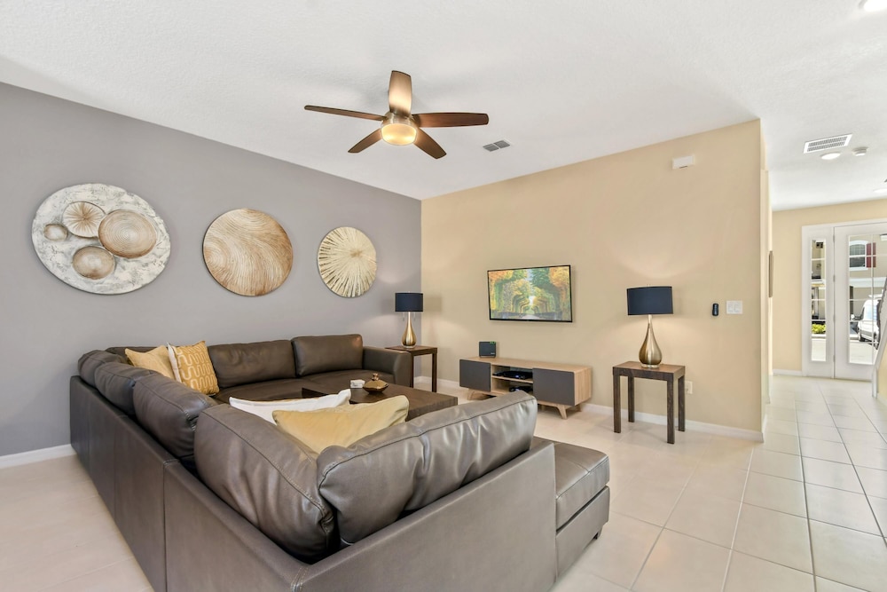 Solara Resort Brand New 4 Bed 4 5 Bath Townhome view 4