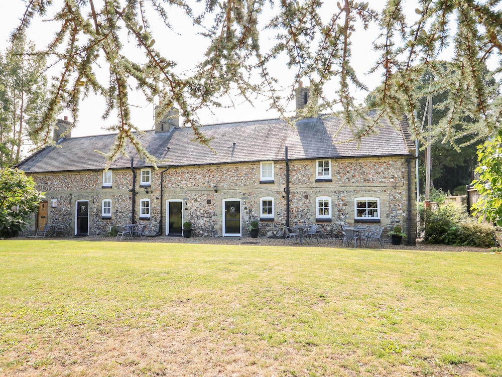 Flint Cottage view 3