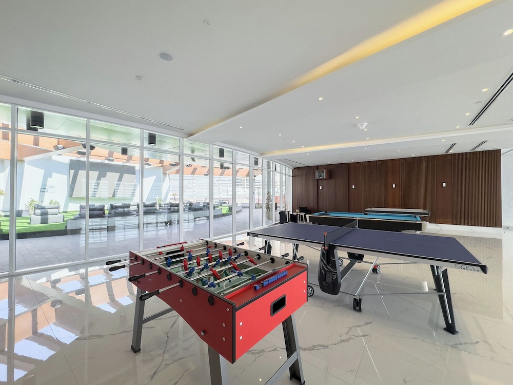 Vogue Opalz short Drive to Dubai Hills M