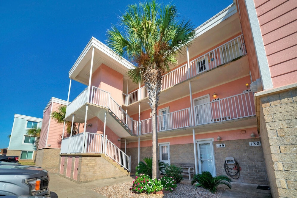 Bubbly Blew by Avantstay Beachfront Condo View