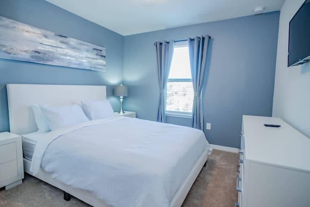 4606 TD - 5BR Townhome Marvel: Private Pool