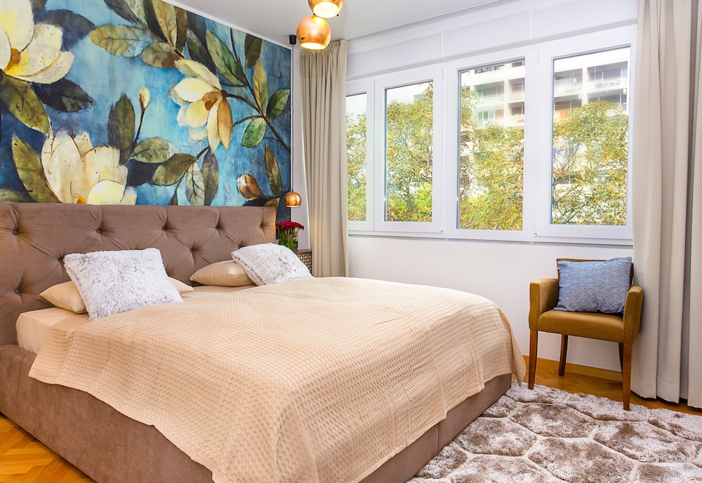 Deluxe City Center Blue Apartment photo 2
