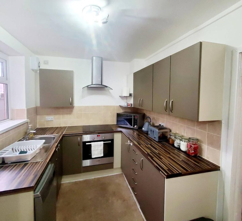 Long Stay 3BR House With Parking