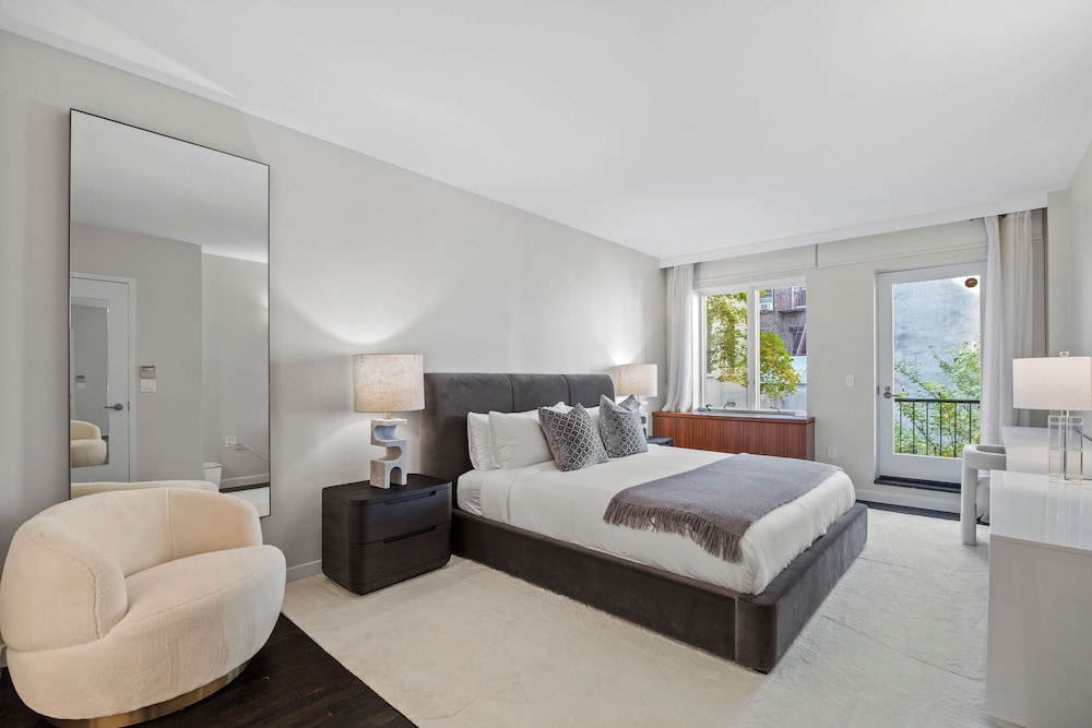 Prince by Rove Travel 2BR Soho Condo w Terrace
