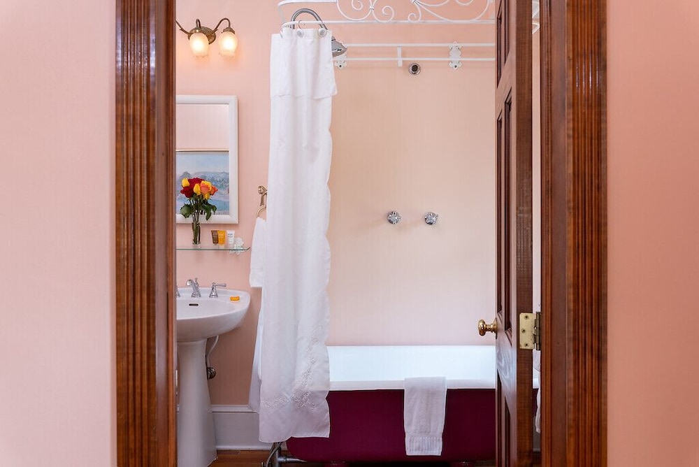 Engadine Inn  Cabins - Property Image 143