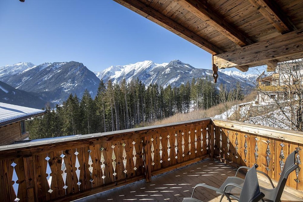 Chalet With Shared Swimming Pool
