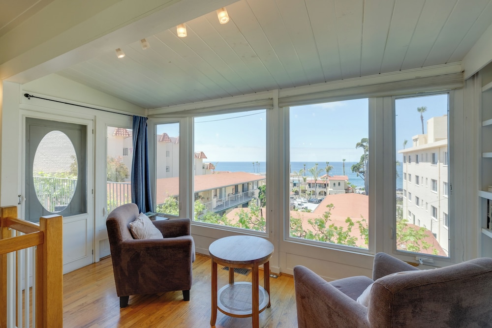 Walk to La Jolla Cove: Dtwn Cottage w/ Ocean View!