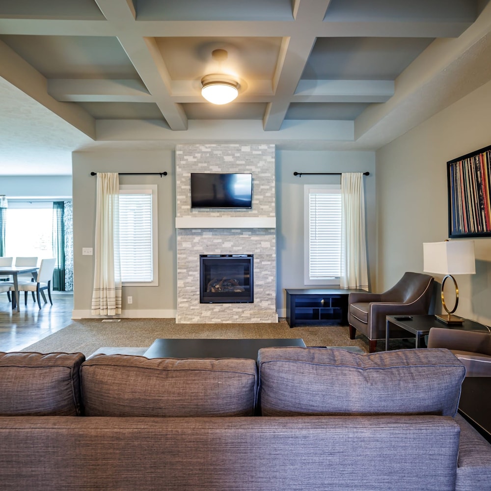 Luxury Retreat Modern 5BR Ranch in Bennington