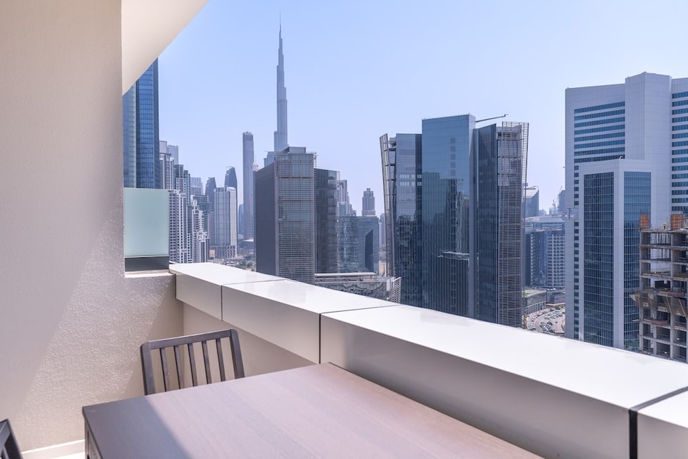 Stylish 1-bedroom Apartment With Stunning Canal Views at Business Bay