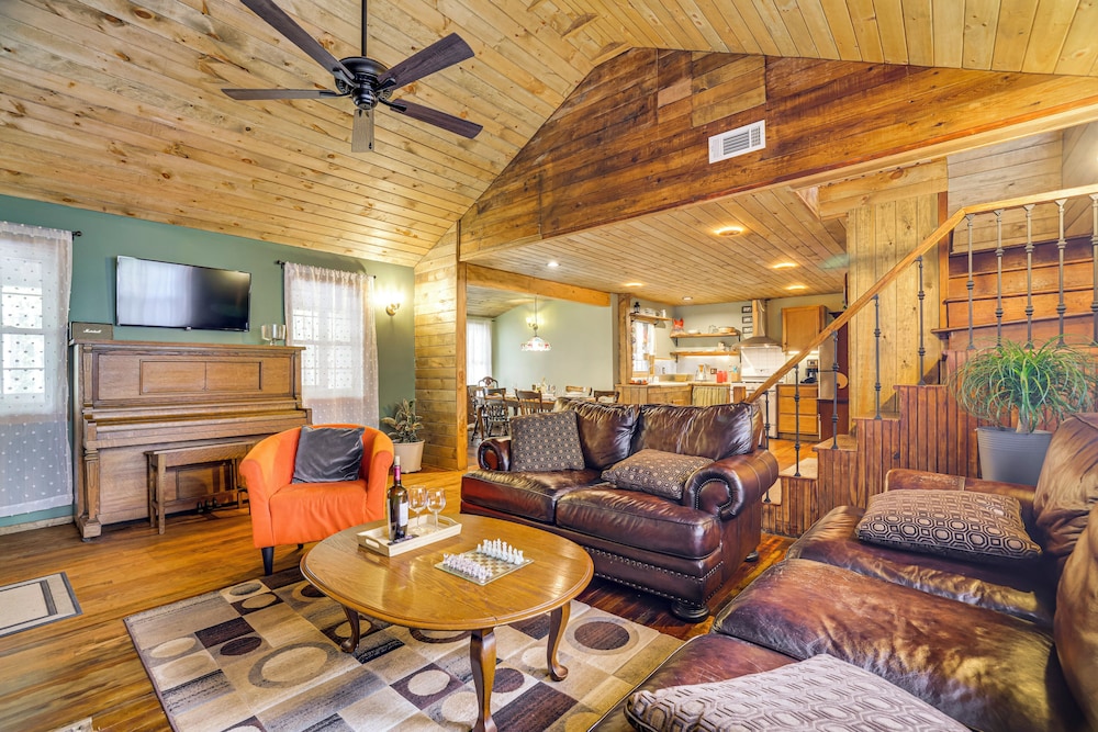 Ski, Swim, Relax: Old-fashioned Poconos Getaway
